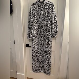 LOFT Monochrome Floral Pattern Top